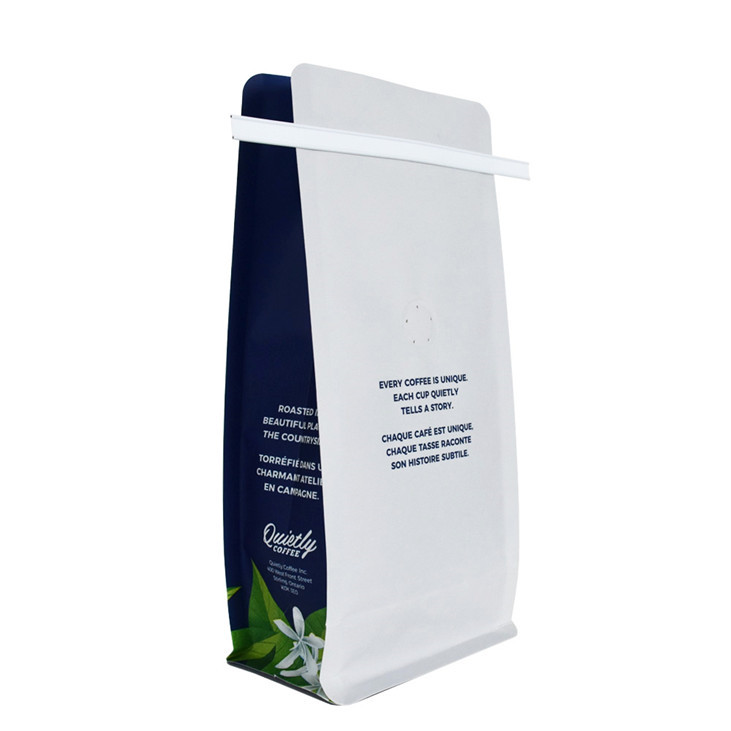 Maqueta de empaquetado de bolsa de fondo plano de café personalizado