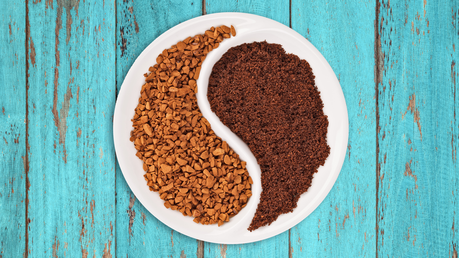 Caf&eacute; instant&aacute;neo y caf&eacute; reci&eacute;n molido.