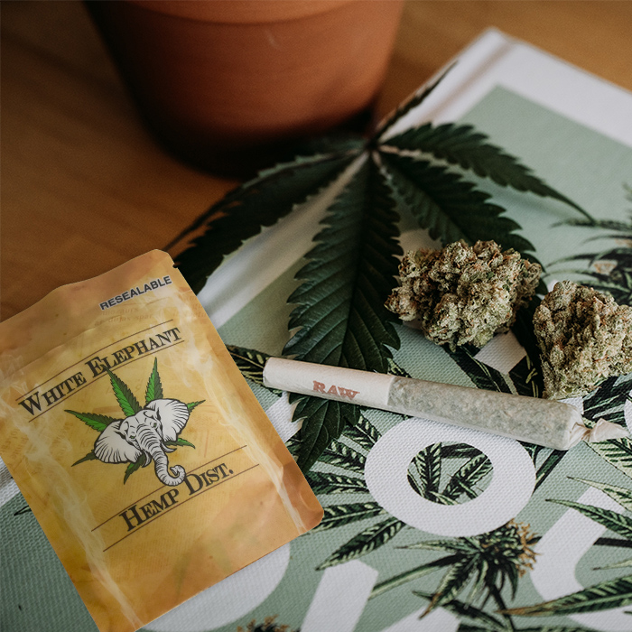 Bolsos reciclables de Mylar del cannabis del verde PE modificado para requisitos particulares de la impresión con la cremallera a prueba de niños